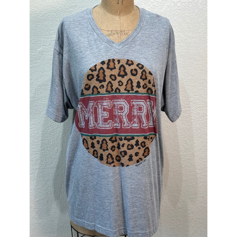 Merry Christmas Leopard Print Graphic V-Neck T-Shirt Gray XL